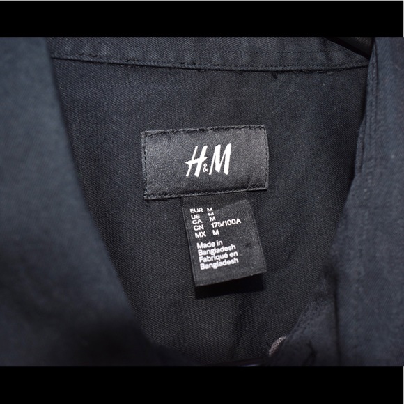 H&M Black Button up w Pockets - Picture 3 of 3